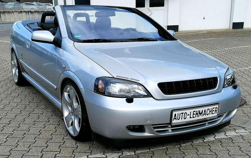 Gebraucht Opel Astra 147 PS (108 kW) 2002 Starsilber m2 Cabrio
