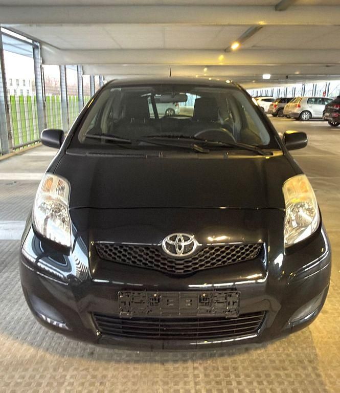 Gebraucht Toyota Yaris Basis 69 PS (50 kW) 2010 Schwarz Kleinwagen
