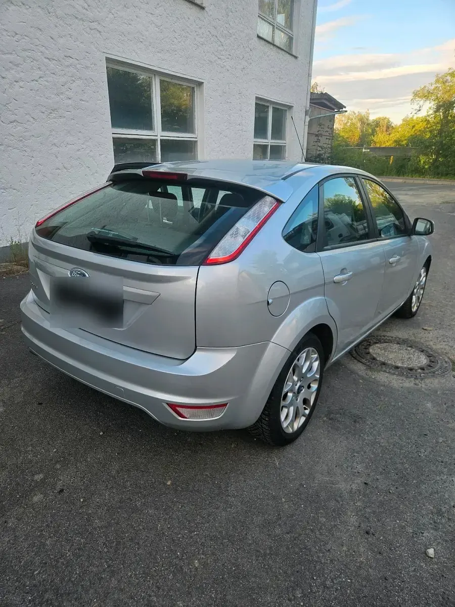 Gebraucht Ford Focus 116 PS (85 kW) 2009 Silber Limousine