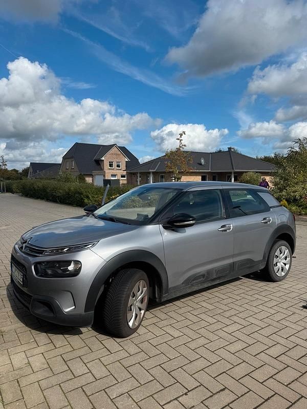 Grau Gebraucht 2019 Citroën C4 Cactus Kleinwagen | 9.800 € (Fairer Preis) - Bild 1/4