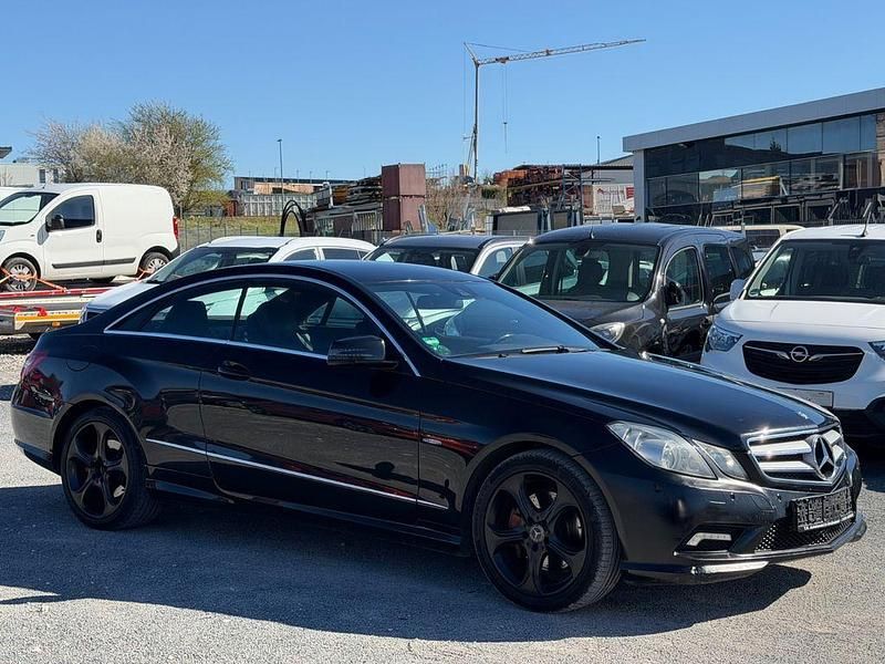 Gebraucht Mercedes E350 AMG line 231 PS (169 kW) 2011 Schwarz Coupé