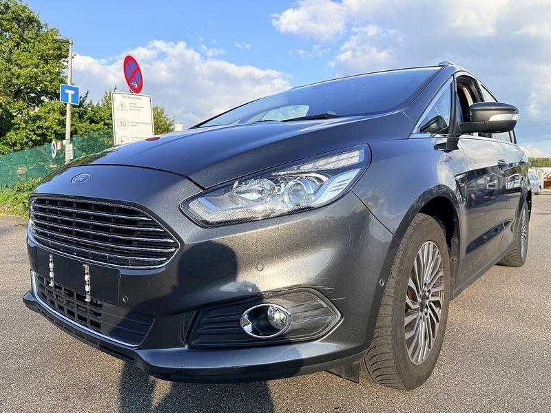Gebraucht Ford S-MAX Titanium 165 PS (121 kW) 2019 Grau Van / Kleinbus
