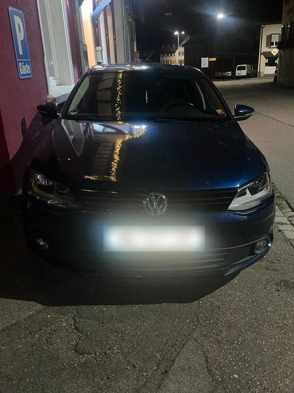 Blau Gebraucht 2012 VW Jetta Limousine | 5.300 € (Guter Preis) - Bild 1/4