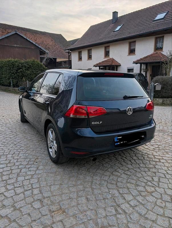 Gebraucht VW Golf VII 105 PS (77 kW) 2013 Blau Kleinwagen
