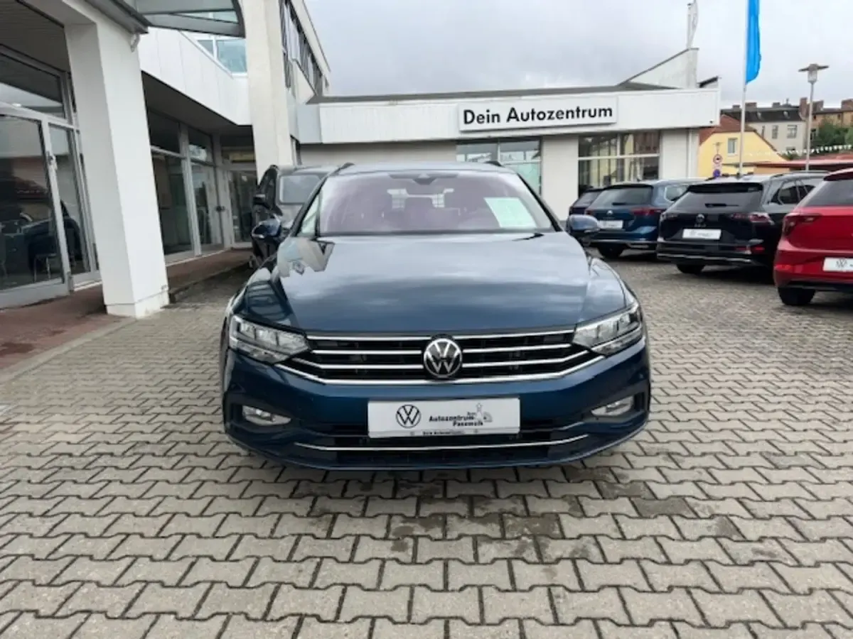 Gebraucht VW Passat Business 150 PS (110 kW) 2024 Aquamarinblau metallic Kombi