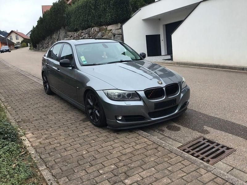 Gebraucht BMW 320 170 PS (125 kW) 2009 Grau Limousine