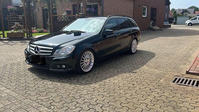 Schwarz Gebraucht 2012 Mercedes C220 Limousine | 6.499 € (Superpreis) - Bild 1/4