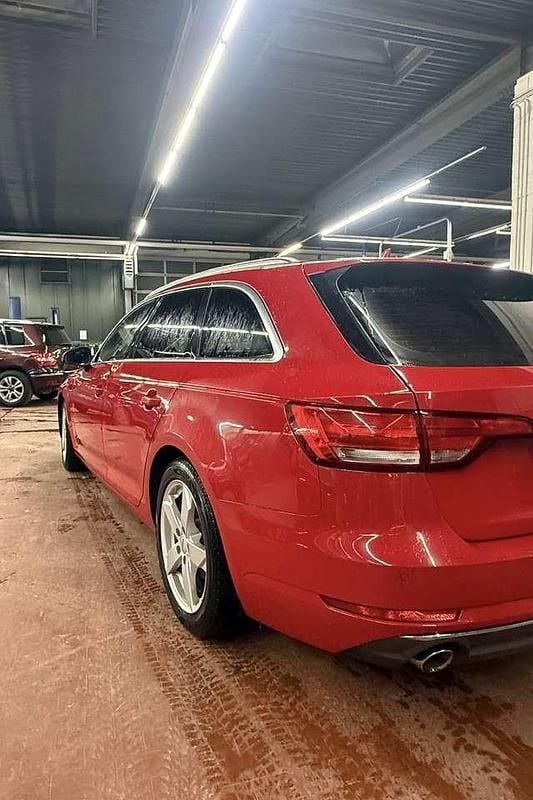 Gebraucht Audi A4 Sport 173 PS (127 kW) 2016 Rot Kombi
