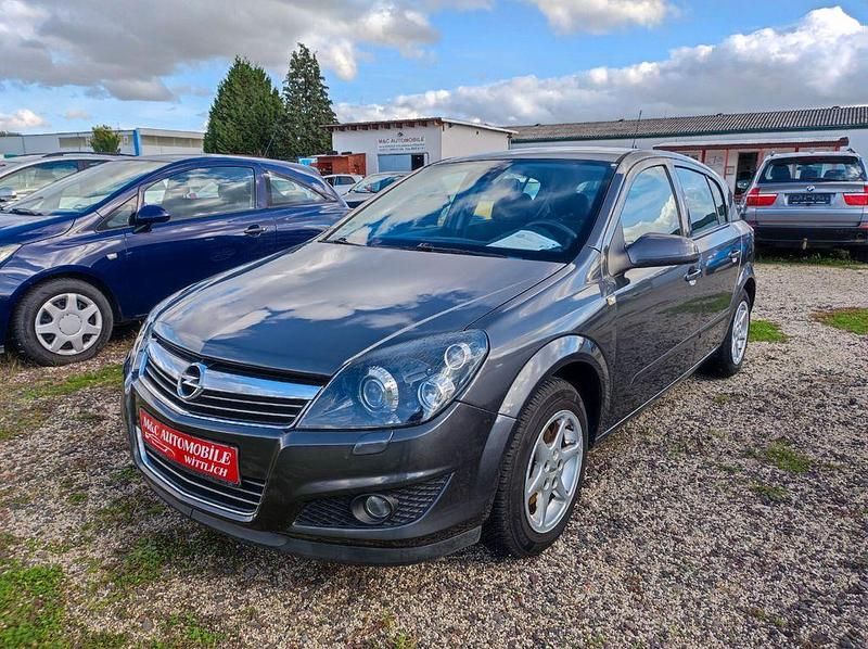 Grau Gebraucht 2009 Opel Astra Edition Limousine | 3.690 € (Fairer Preis) - Bild 1/4