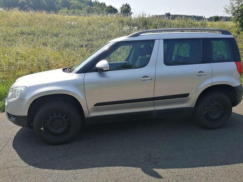 Silber Gebraucht 2011 Skoda Yeti Plus Edition SUV | 6.500 € (Guter Preis) - Bild 1/4
