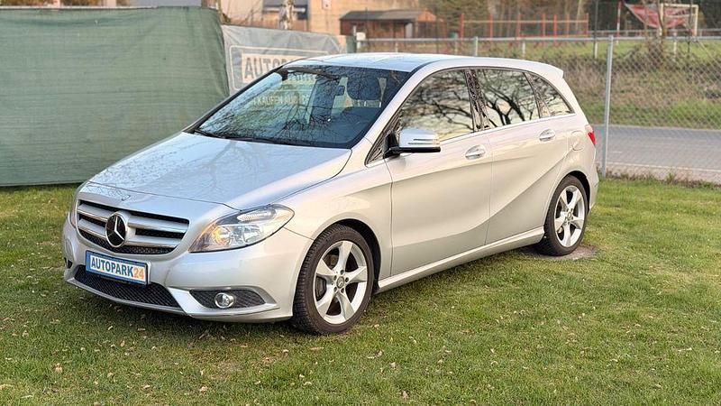 Gebraucht Mercedes B180 122 PS (89 kW) 2013 Silber Van / Kleinbus