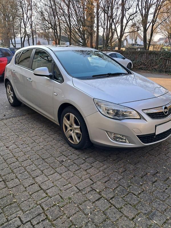 Gebraucht Opel Astra 120 PS (88 kW) 2011 Silber Limousine