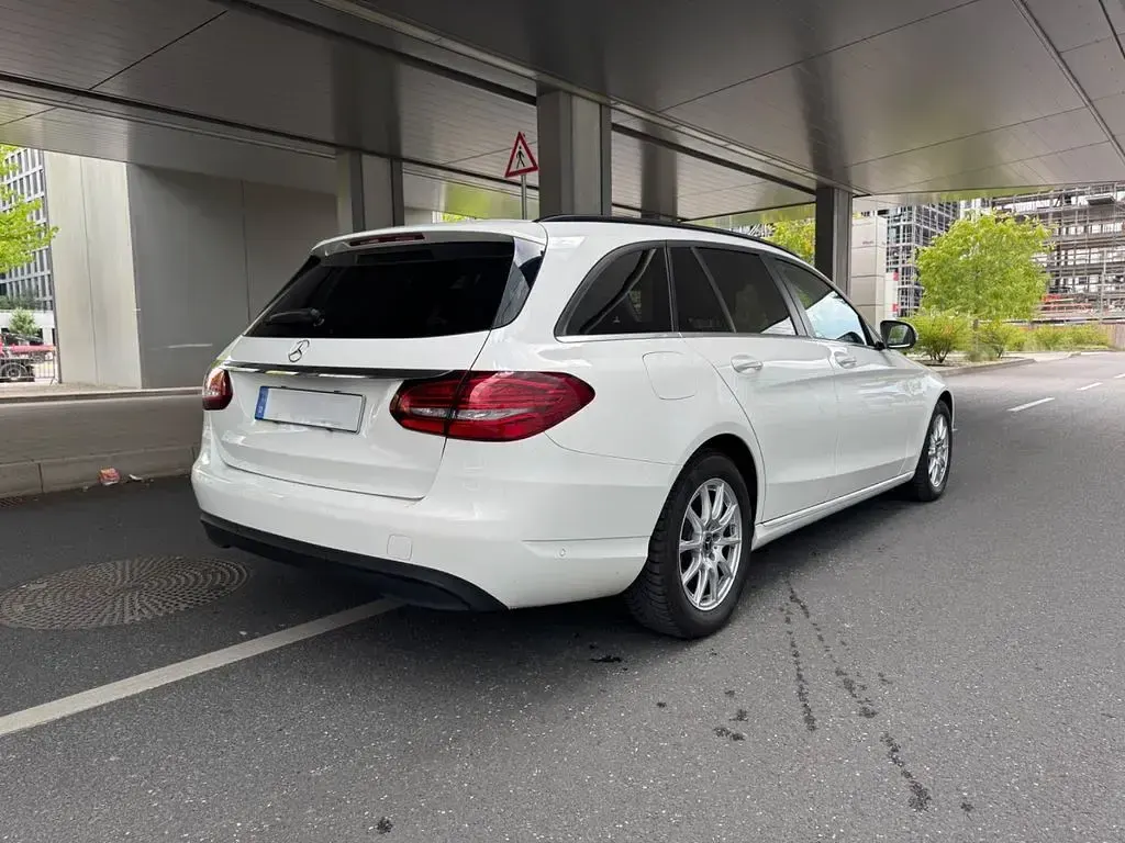 Gebraucht Mercedes C180 122 PS (89 kW) 2020 Weiß Kombi
