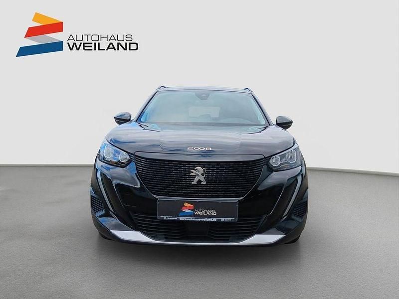 Gebraucht Peugeot e-2008 Allure 100 kW (136 PS) 2022 Perla nera metallic SUV