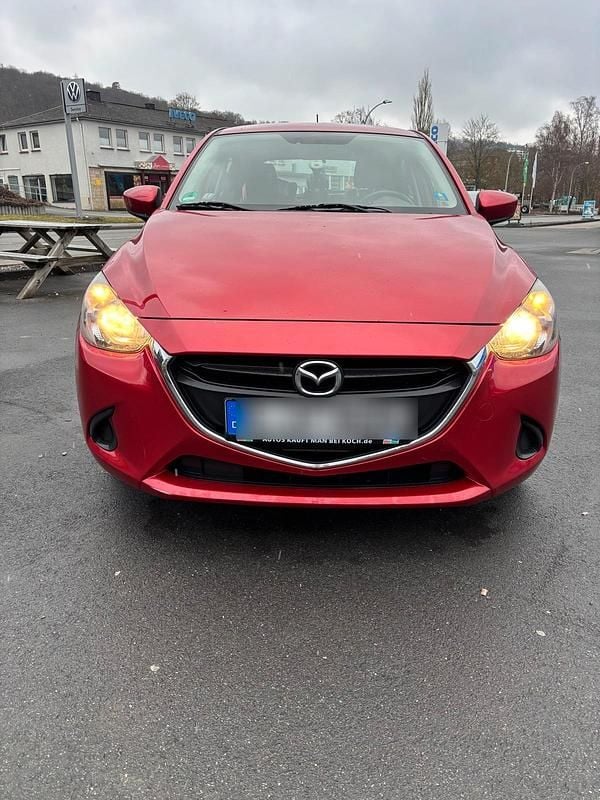 Gebraucht Mazda 2 74 PS (54 kW) 2015 Rot Kleinwagen