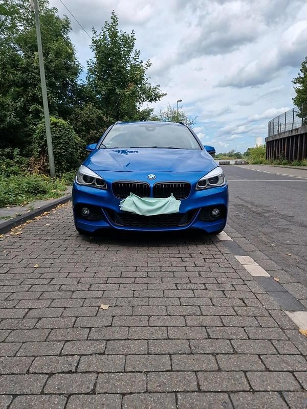 Blau Gebraucht 2015 BMW 220 Kombi | 13.700 € (Fairer Preis) - Bild 1/4