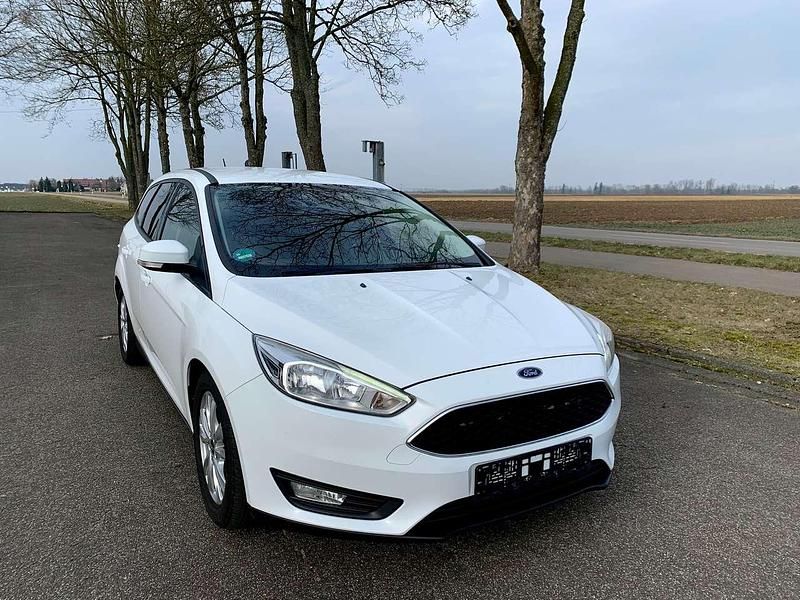 Frozen white Gebraucht 2015 Ford Focus Business Edition Kombi | 7.000 € (Guter Preis) - Bild 1/4