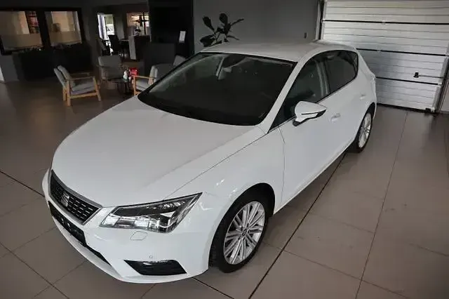 Używany Seat Leon XCELLENCE 125 KM (91 kW) 2017 Biały Sedan/Limuzyna