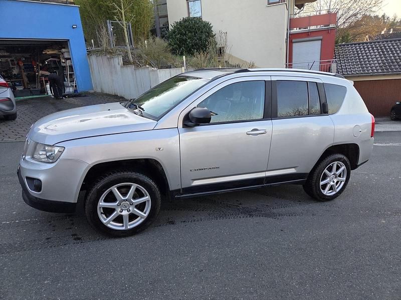 Gebraucht Jeep Compass Limited 163 PS (119 kW) 2012 Silber SUV