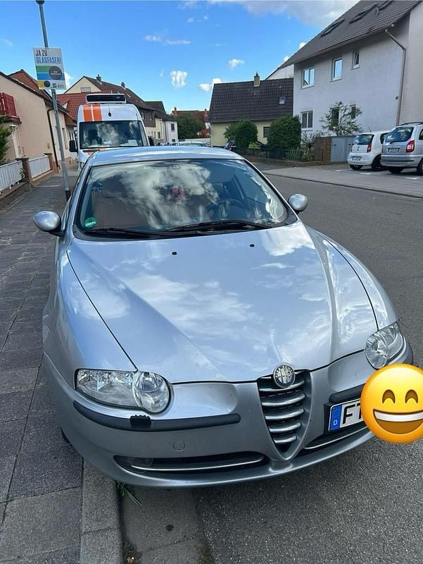 Silber Gebraucht 2004 Alfa Romeo 147 Distinctive Kleinwagen | 3.800 € (Teuer) - Bild 1/4