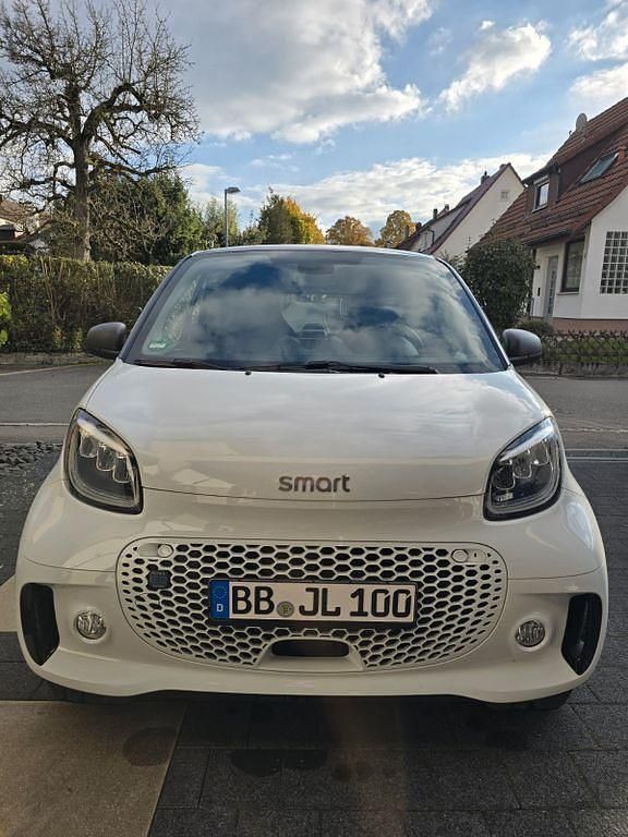 Weiß Gebraucht 2021 Smart ForTwo Electric Drive Coupé | 13.600 € (Teuer) - Bild 1/4
