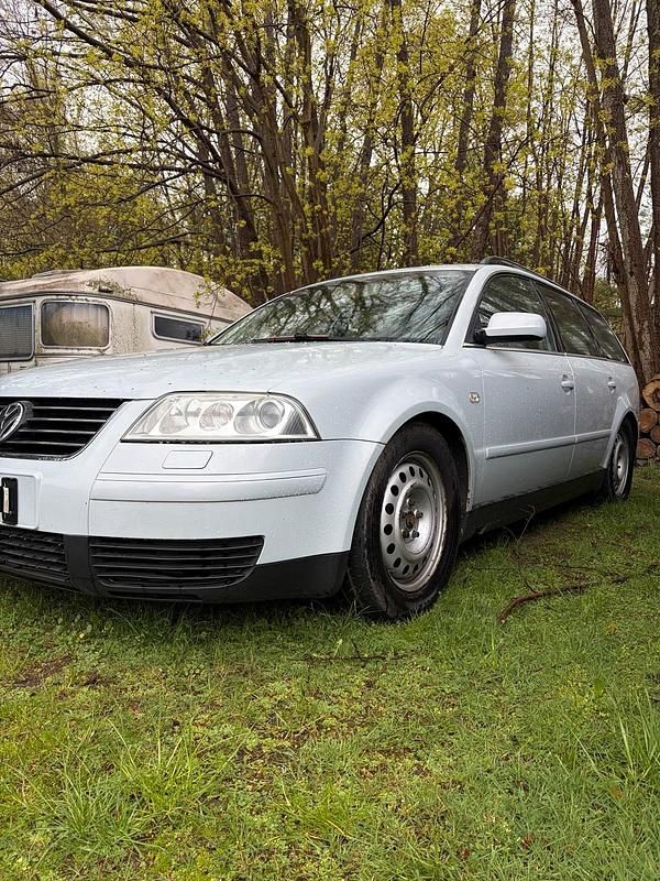 Second-hand VW Passat 190 CP (139 kW) 2002 Argintiu Break