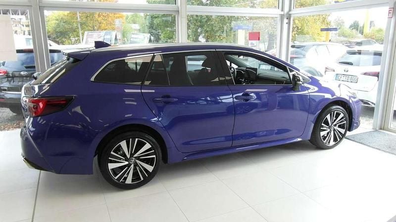 Neu Toyota Corolla 196 PS (144 kW) 2026 Juniper blue Kombi