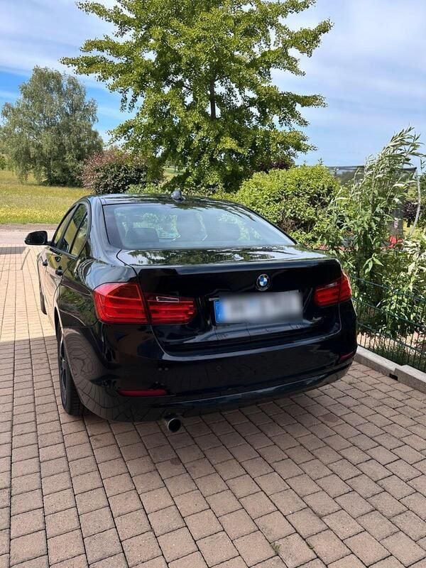 Schwarz Gebraucht 2012 BMW 320 Limousine | 8.600 € (Fairer Preis) - Bild 1/4