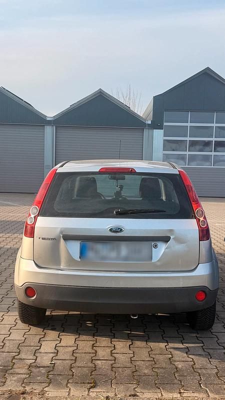 Gebraucht Ford Fiesta Trend 85 PS (62 kW) 2006 Grau Kleinwagen