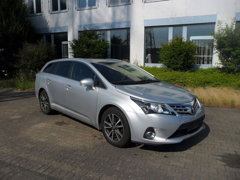 Silber Gebraucht 2012 Toyota Avensis Kombi | 3.990 € (Guter Preis) - Bild 1/4