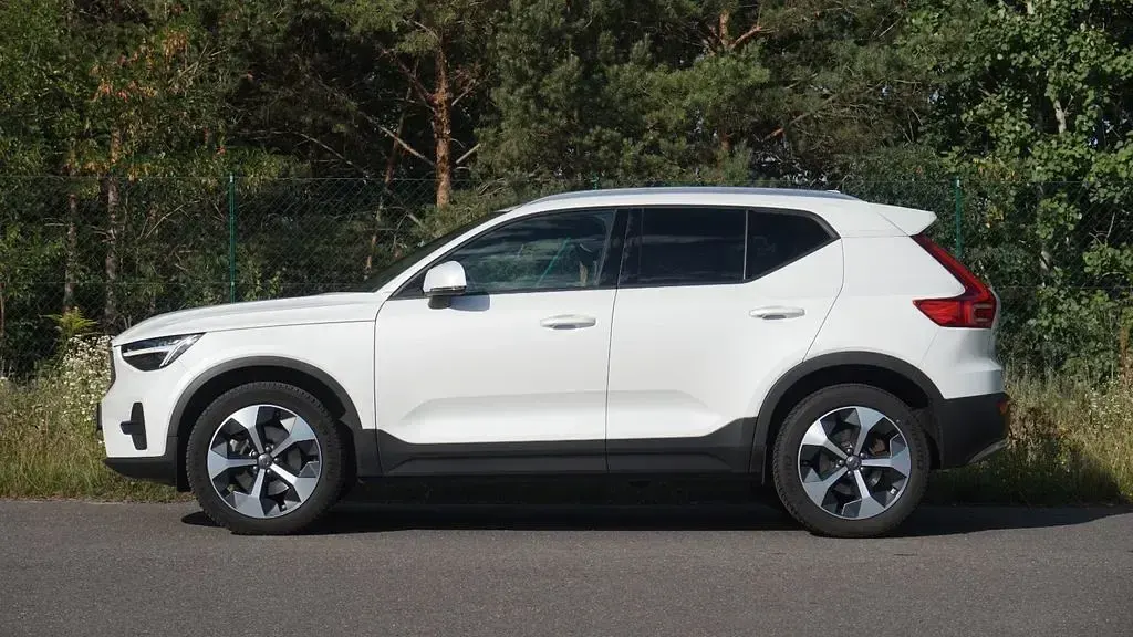 Gebraucht Volvo XC40 Core 163 PS (119 kW) 2024 Weiß SUV