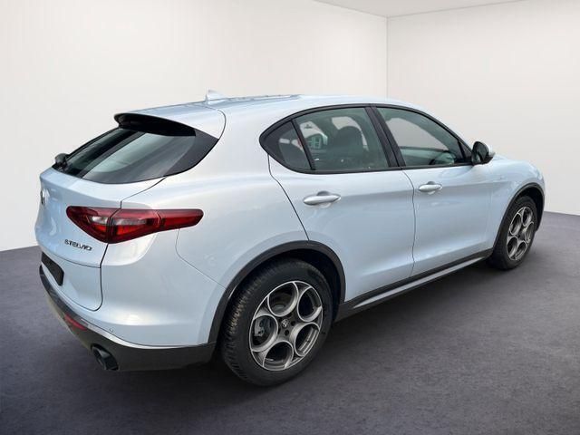 252 lunare weiss 252 lunare weiss Gebraucht 2023 Alfa Romeo Stelvio Ti SUV | 39.339 € (Fairer Preis) - Bild 1/4