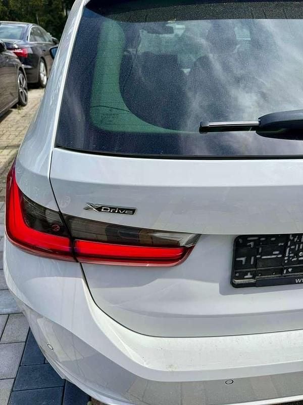 Gebraucht BMW 320 190 PS (139 kW) 2023 Alpinweiss iii Kombi