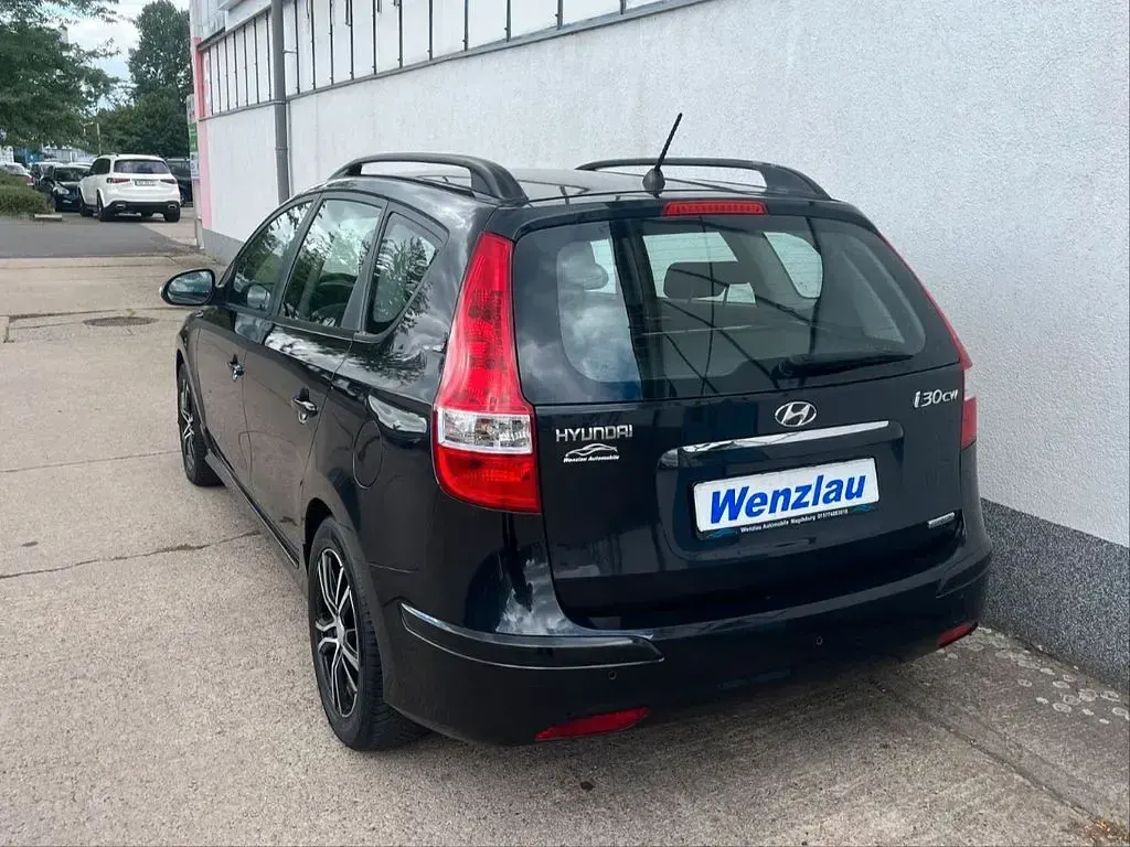 Gebraucht Hyundai i30 Edition 90 PS (66 kW) 2011 Schwarz Kombi