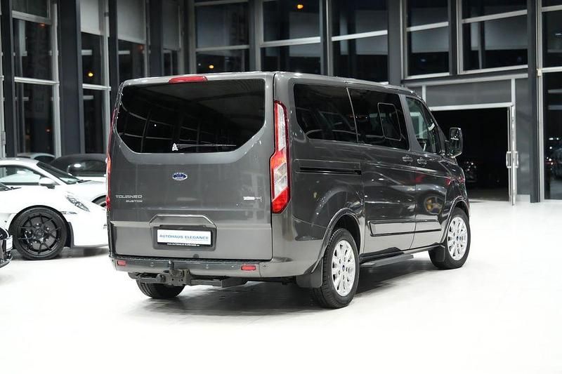 Gebraucht Ford Tourneo Titanium 185 PS (136 kW) 2021 Magneticgrau (metallic) Van / Kleinbus