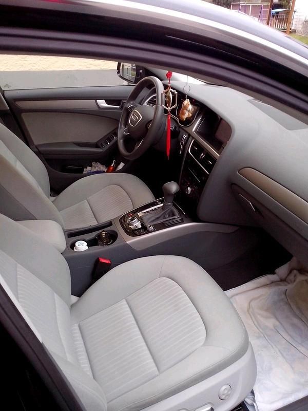 Schwarz Gebraucht 2013 Audi A4 Ambition Kombi | 6.900 € (Fairer Preis) - Bild 1/4