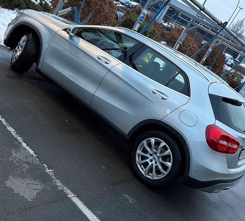 Gebraucht Mercedes GLA220 170 PS (125 kW) 2014 Silber SUV