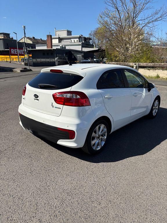 Gebraucht Kia Rio 84 PS (61 kW) 2016 Weiß Kleinwagen