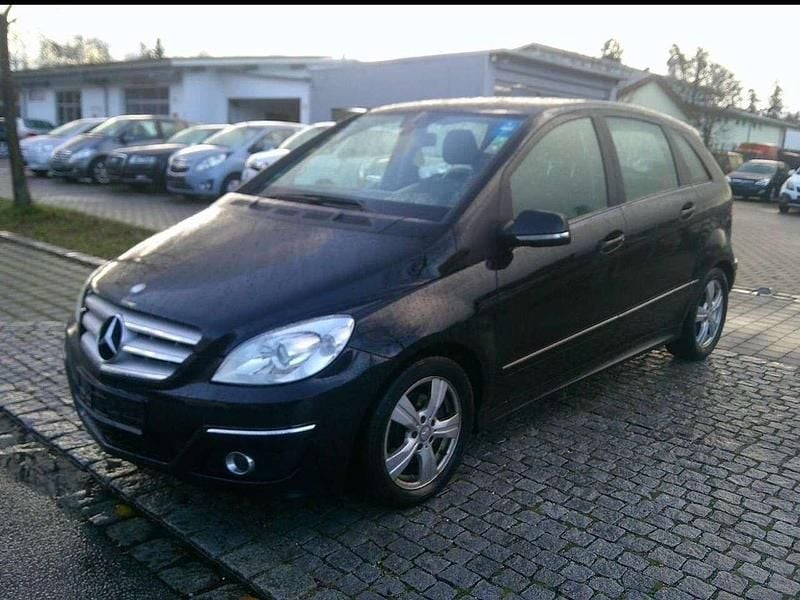 Schwarz Gebraucht 2009 Mercedes B200 Van / Kleinbus | 2.400 € (Guter Preis) - Bild 1/4