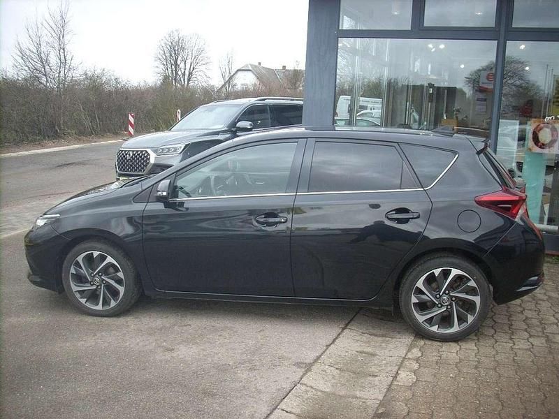 Gebraucht Toyota Auris Design 116 PS (85 kW) 2015 Black mica / ink Kleinwagen