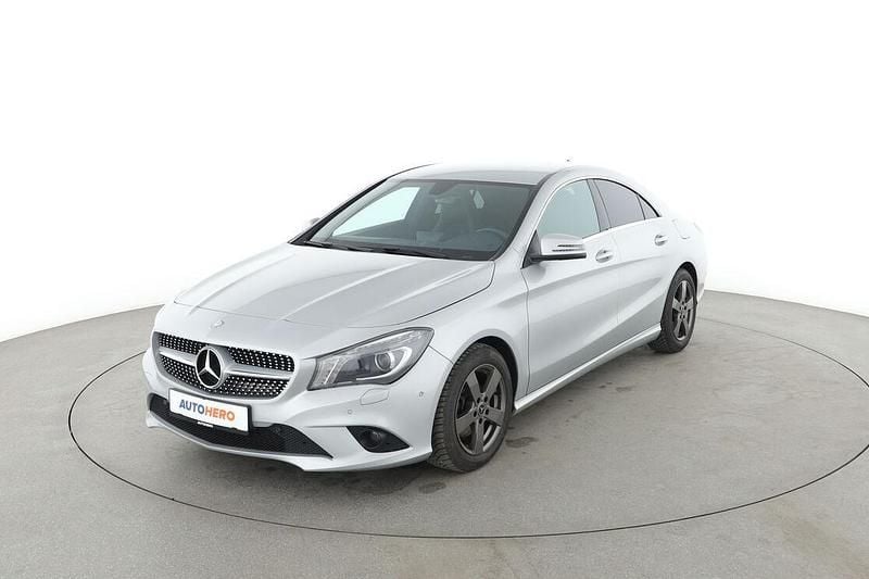 Silber Gebraucht 2015 Mercedes CLA200 Urban Limousine | 16.040 € (Fairer Preis) - Bild 1/3