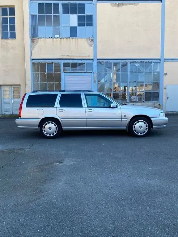 Gebraucht Volvo V70 140 PS (102 kW) 1999 Silber Kombi