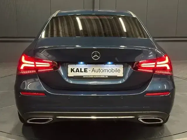 Gebraucht Mercedes A250 Progressive 224 PS (164 kW) 2021 Denimblau metallic Limousine
