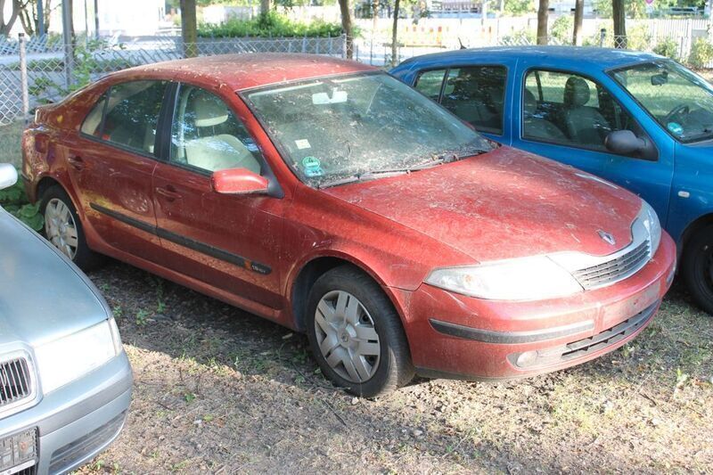 Rot Gebraucht 2003 Renault Laguna II Expression Limousine | 999 € (Fairer Preis) - Bild 1/4