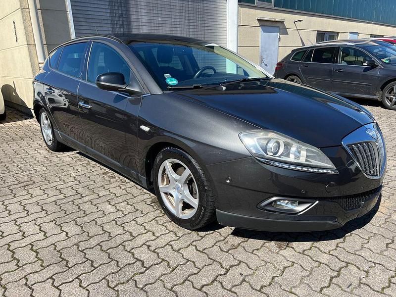 Gebraucht Lancia Delta 120 PS (88 kW) 2010 Grau Kleinwagen