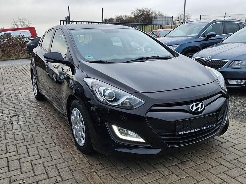 Gebraucht Hyundai i30 Classic 99 PS (72 kW) 2012 Schwarz Limousine