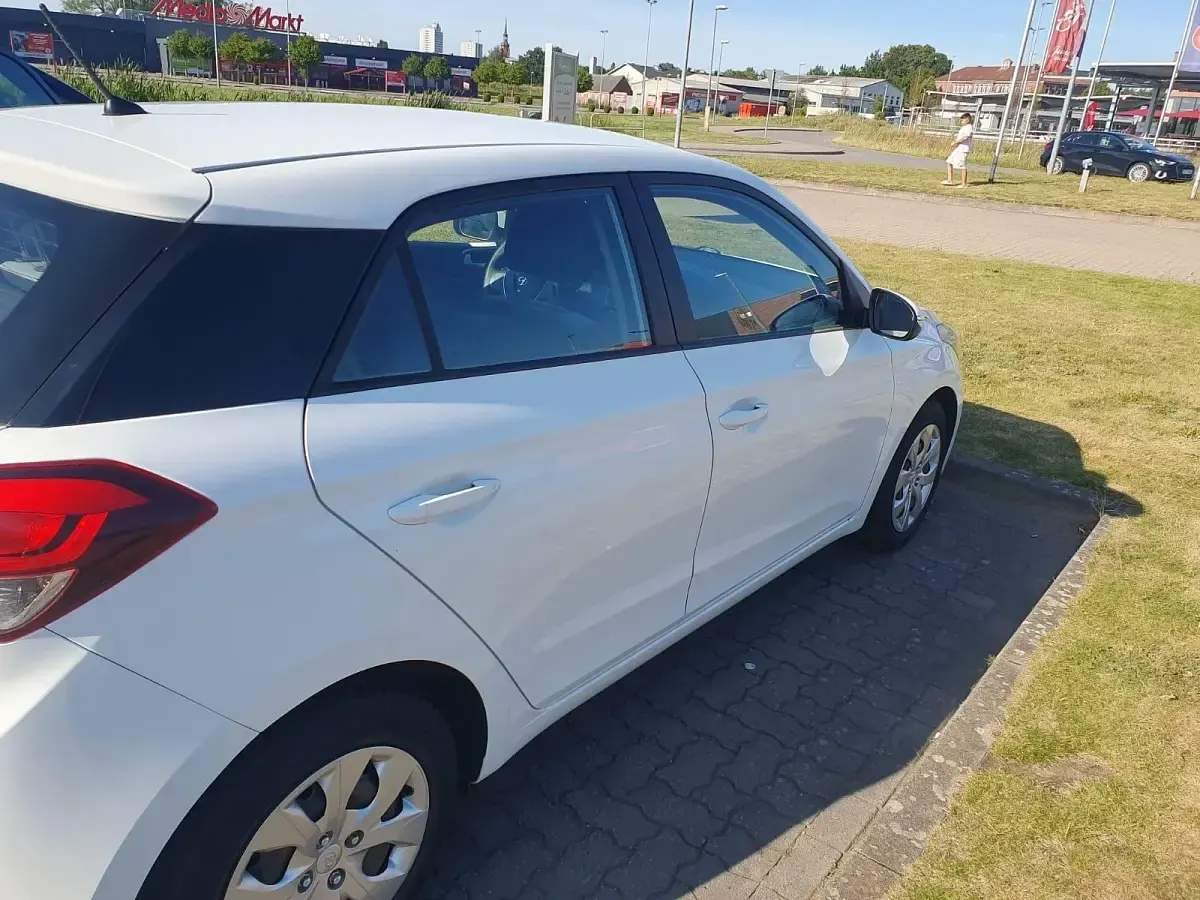 Gebraucht Hyundai i20 Active 81 PS (59 kW) 2016 Weiß Kleinwagen