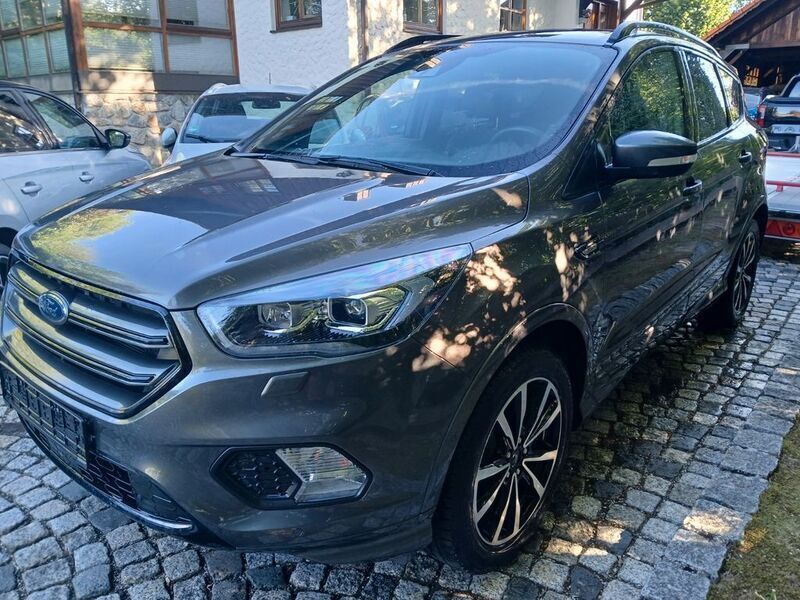 Grau Gebraucht 2018 Ford Kuga ST-Line SUV | 13.399 € (Fairer Preis) - Bild 1/4
