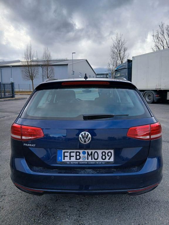Gebraucht VW Passat 150 PS (110 kW) 2019 Blau Kombi