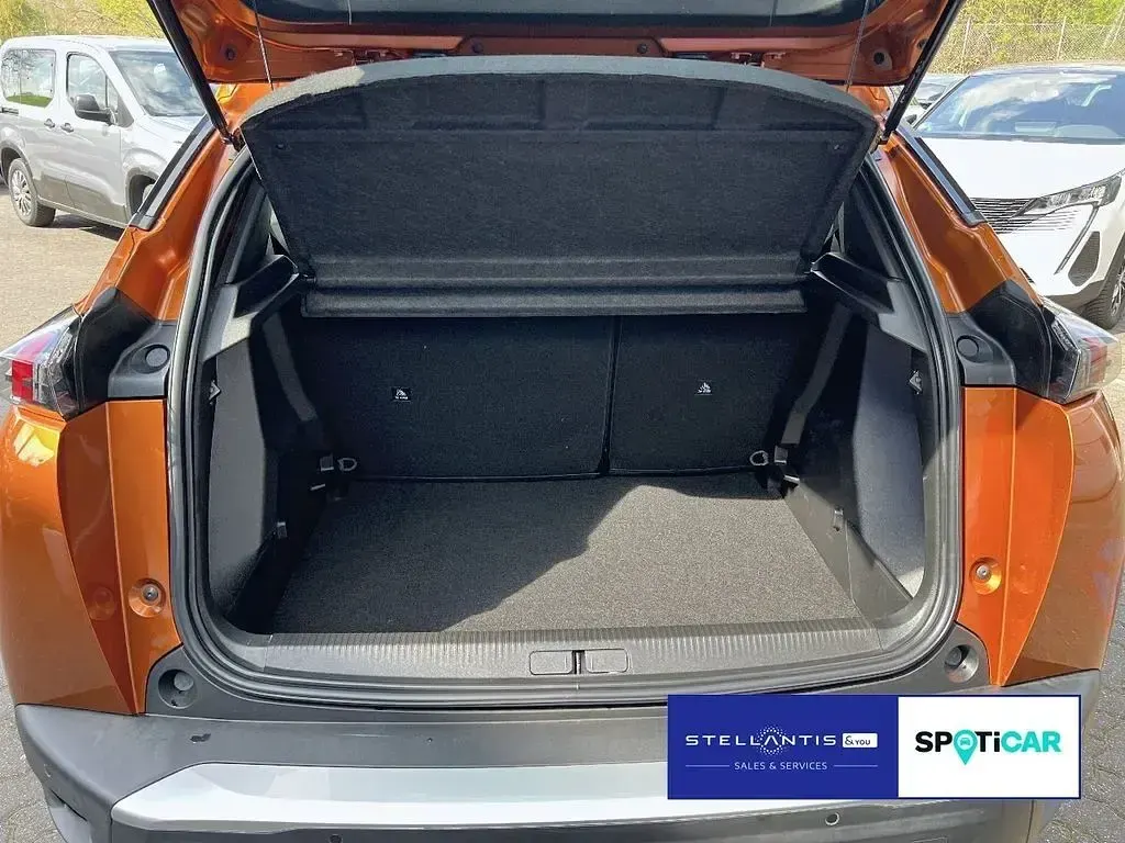 Gebraucht Peugeot e-2008 Active 100 kW (136 PS) 2023 Orange SUV